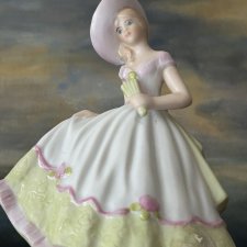 Pastelowa Dama -  porcelanowa figurka ręcznie malowana