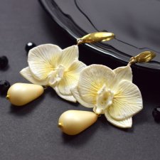 Kolczyki orchidee ze szklaną kroplą - kremowo-złote