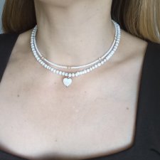 Zestaw chokerów w kolorze białym