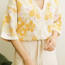 Sweterek w kwiaty XL