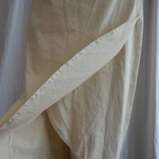 asymetryczny jeans