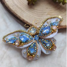Ręcznie haftowana broszka motyl 3D – Elegancki dodatek, idealny na prezent
