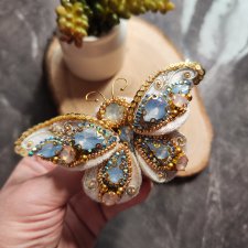 Ręcznie haftowana broszka motyl 3D – Elegancki dodatek, idealny na prezent