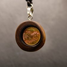 Drewniany wisiorek - Grosz szczęścia- ręcznie zrobiony naszyjnik z brzozy, moneta, pirografia
