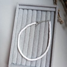 Choker z białej gumy