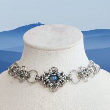 Unikalny choker ze stali chirurgicznej z fasetowanym koralikiem szklanym – ręcznie robiony