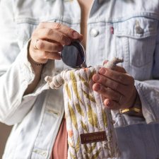 Sztruksowe etui na okulary w kwiaty