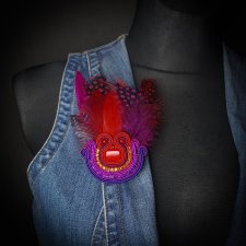 Barwna broszka soutache z piórkami