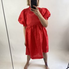 soczyście czerwona z bufkami