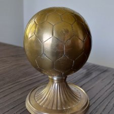 Statuetka  piłka  przycisk do papieru dekoracja made in India