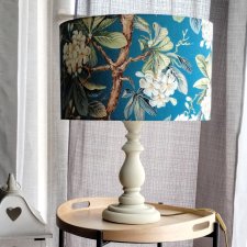 Lampa drewniana, stołowa, duża z abażurem z tkaniny, wys 52cm