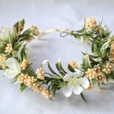 Miód i wanilia – romantyczny wianek handmade z kremowych i miodowych kwiatów