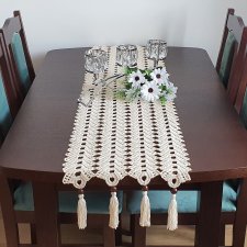 Szydełkowy bieżnik w stylu boho w kolorze naturalnym