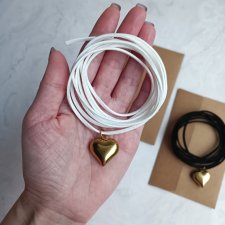 Biały choker z sercem