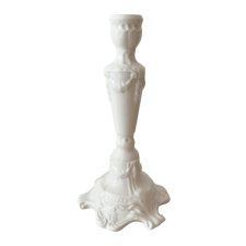 Porcelanowy, biały świecznik