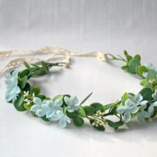 Błękitna melodia – romantyczny wianek handmade z pastelowymi kwiatami i zielenią