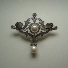 ELEGANCKA BROSZKA WISIOR