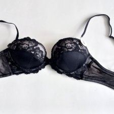 Czarny biustonosz push-up Marks&Spencer