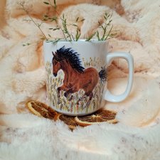 Koń galop wśród zbóż ręcznie malowany kubek 270 ml.