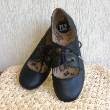 Fly London w stylu retro