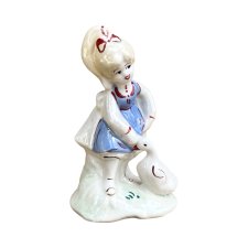 Porcelitowa figurka gęsiarki, ręcznie malowana, ZSRR lata 60.