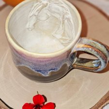 Kubek KOŃ ceramiczny z koniem w środku RÓŻ - NIEBIESKI ręcznie toczony i malowany