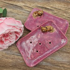 Piękna mydelniczka z kotem ceramiczna malinowa - z figurką KOTKA ręcznie robiona na stópkach różowa mydelniczka