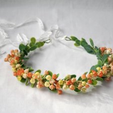 Morelowa rosa – romantyczny wianek ślubny w stylu cottagecore, inspirowany łąką, wiosną i pastelowymi kolorami