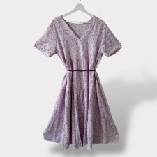 Stunning vintage viscose dress in soft lavender with a romantic floral print