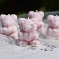 Świeca w kształcie misia o zapachu maliny