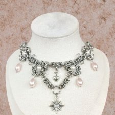 Gotycki naszyjnik z ogniwek ze stali z perełkami i słońcem choker