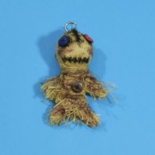 Upcyklingowy Breloczek "Voodoo Ziomek" – dziwaczny stworek z charakterem