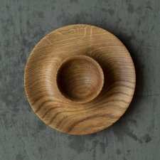 Dębowa podstawka pod jajko