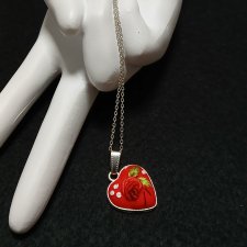 Ręcznie haftowany wisiorek  CUORE