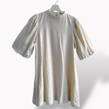 Stunning vintage lace dress by Vila