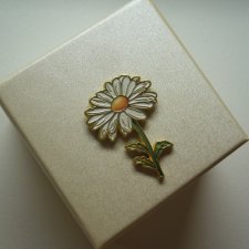 PIN PRZYPINKA BROSZKA KWIAT RUMIANEK