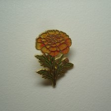 PIN PRZYPINKA BROSZKA KWIAT AKSAMITKA