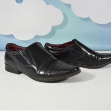 Eleganckie buty chłopięce