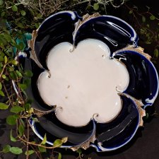 Niemiecka porcelana Ilmenau misa w kształcie kwiatu kobalt i złoto