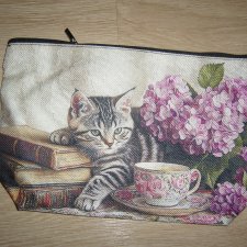 KOSMETYCZKA Z KOTKIEM