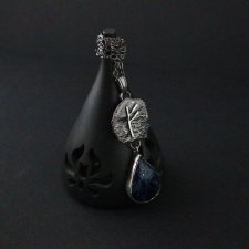 Runa fehu z lapisem lazuli - oksydowany srebrny naszyjnik