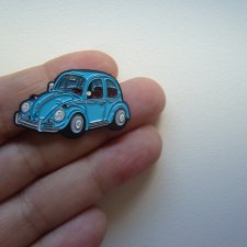 PIN PRZYPINKA BROSZKA SAMOCHÓD GARBUS