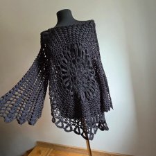 Ażurowy asymetryczny sweter handmade