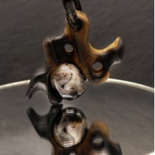 Ręcznie rzeźbiony wisiorek z orzecha, onyks– biżuteria z duszą - pirografia prezent dla kobiety dla niej Unique Jewelry Design