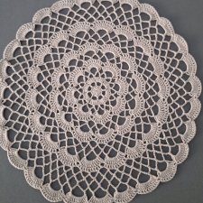 SERWETKA duża (37cm) szara – ręcznie robiona na szydełku