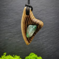 Wisiorek ręcznie rzeźbiony "Akacja i Chalcedon -drewno akacji, oryginalna biżuteria, idealny upominek, dla niej, dla kobiety, minerał