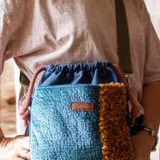Niebieska listonoszka z kominem patchwork