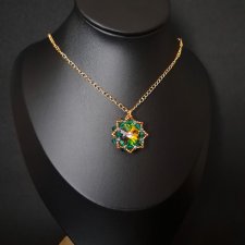Zielono-Złoty Naszyjnik z Kryształkami i Kamieniami Preciosa