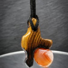 Wisiorek "Akacjowy karneol" –żywioł ognia i natury, akacja, pirografia, prezent; minerał and Wood Pendant, biżuteria