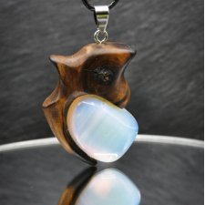 Wisiorek  - Kwarc opalitowy i orzech – biżuteria z duszą ziemi, pirografia, handmade, prezent Unique Jewelry Design; Luxury Wooden